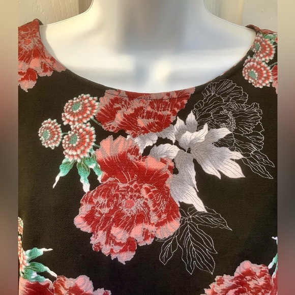 Like New Bobeau Floral Print Bohemian Cottage Core Bell Sleeve Flowy Top - M - Picture 4 of 9